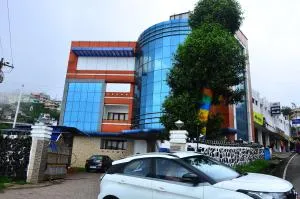 Hotel Kurunji Meridian - Oothu