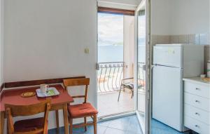 Cozy Apartment In Slatine With Wifi