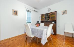 1 Bedroom Cozy Apartment In Zadar