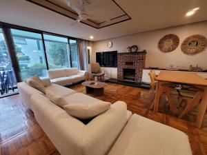 a comfortable detached house in the heart of the city