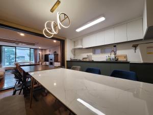 a comfortable detached house in the heart of the city