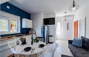 Beautiful Apartment In Prigradica