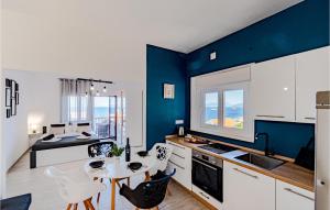 Beautiful Apartment In Prigradica