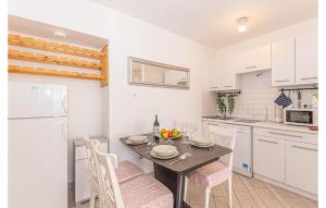 1 Bedroom Beautiful Apartment In Brodarica 