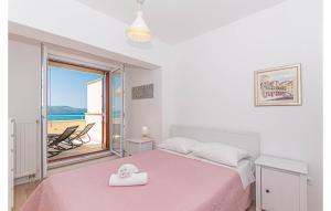 Beautiful Apartment In Brodarica