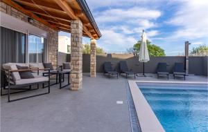 Cozy Home In Posedarje With Wifi