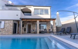 Cozy Home In Posedarje With Wifi