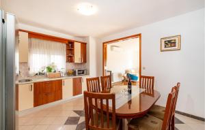 Cozy Home In Posedarje With Wifi 