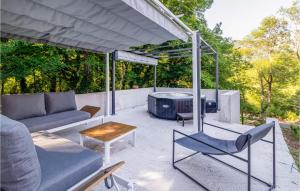 Beautiful Home In Crikvenica With Kitchen 