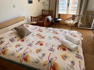 Cozy, family-friendly 2 bed apt with parking