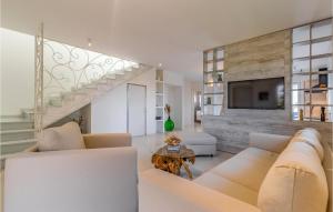 2 Bedroom Lovely Home In Hrboki 