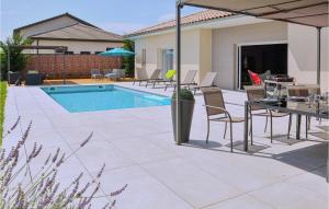 Maisons de vacances Cozy Home In Pont-Eveque : photos des chambres