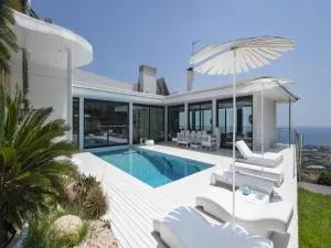Lavish villa with outdoor hot tub - Badalona