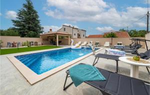 2 Bedroom Nice Apartment In Medulin