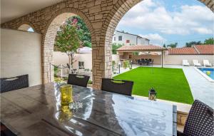 2 Bedroom Nice Apartment In Medulin