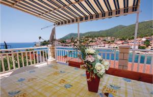 4 Bedroom Beautiful Apartment In Brna