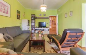 2 Bedroom Gorgeous Apartment In Pula 