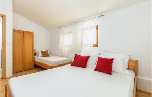 Awesome Apartment In Fazana With Wifi