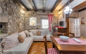 Stunning Home In Crikvenica With Jacuzzi 