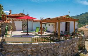 Beautiful Home In Golovik With Wifi