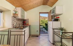 Beautiful Home In Golovik With Wifi 