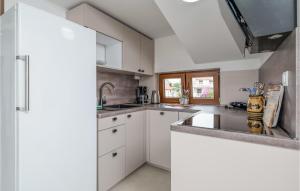 2 Bedroom Cozy Apartment In Medulin