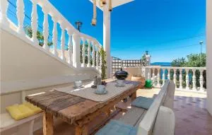 Lovely Apartment In Dramalj - Klanfari