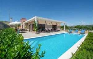 Stunning Home In Dugopolje With Sauna - Сень