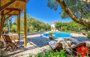 Nice Apartment In Mundanije With Wifi 