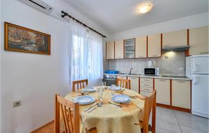 Beach Front Apartment In Pag With Wifi 