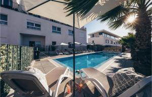 Amazing Apartment In Okrug Gornji 