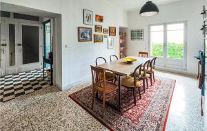 Maisons de vacances Nice Home In Gabian With Wifi : photos des chambres