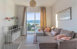 Amazing Apartment In Okrug Gornji 