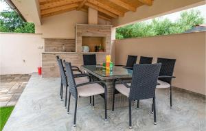 Awesome Apartment In Medulin With Wifi