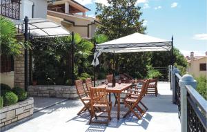 2 Bedroom Gorgeous Apartment In Rabac