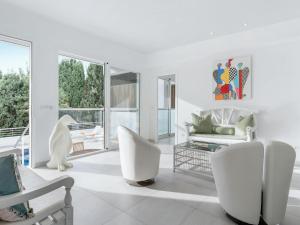 Stylish villa with generous veranda