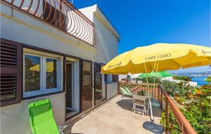 Gorgeous Apartment In Okrug Donji