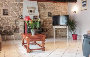 Amazing Home In Pluvigner With Wifi
