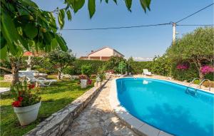 Four-Bedroom Holiday Home Lovinac With An Outdoor Swimming Pool 09