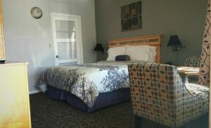 Queen Room room in Best Budget Inn Fresno