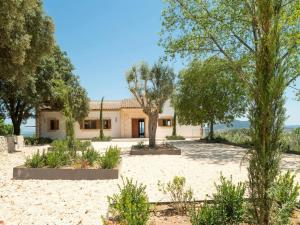 Villa in Moscari with Heated Saltwater Pool