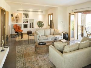 Villa in Moscari with Heated Saltwater Pool