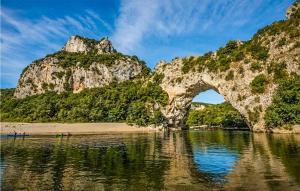 Gorgeous Apartment In Vallon Pont Darc