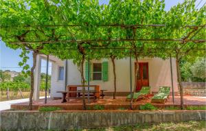 2 Bedroom Amazing Home In Nedescina