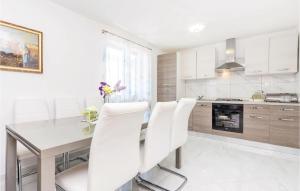 Gorgeous Apartment In Dramalj With Wifi 