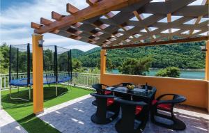 Cozy Home In Ston With Wifi 