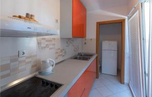 Two-Bedroom Apartment In Ploce