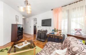 4 Bedroom Stunning Home In Plaski