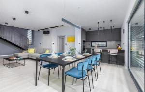 Gorgeous Home In Vodnjan With Wifi