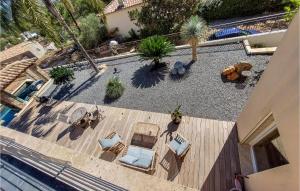 Maisons de vacances Lovely Home In Cuers With Kitchen : photos des chambres